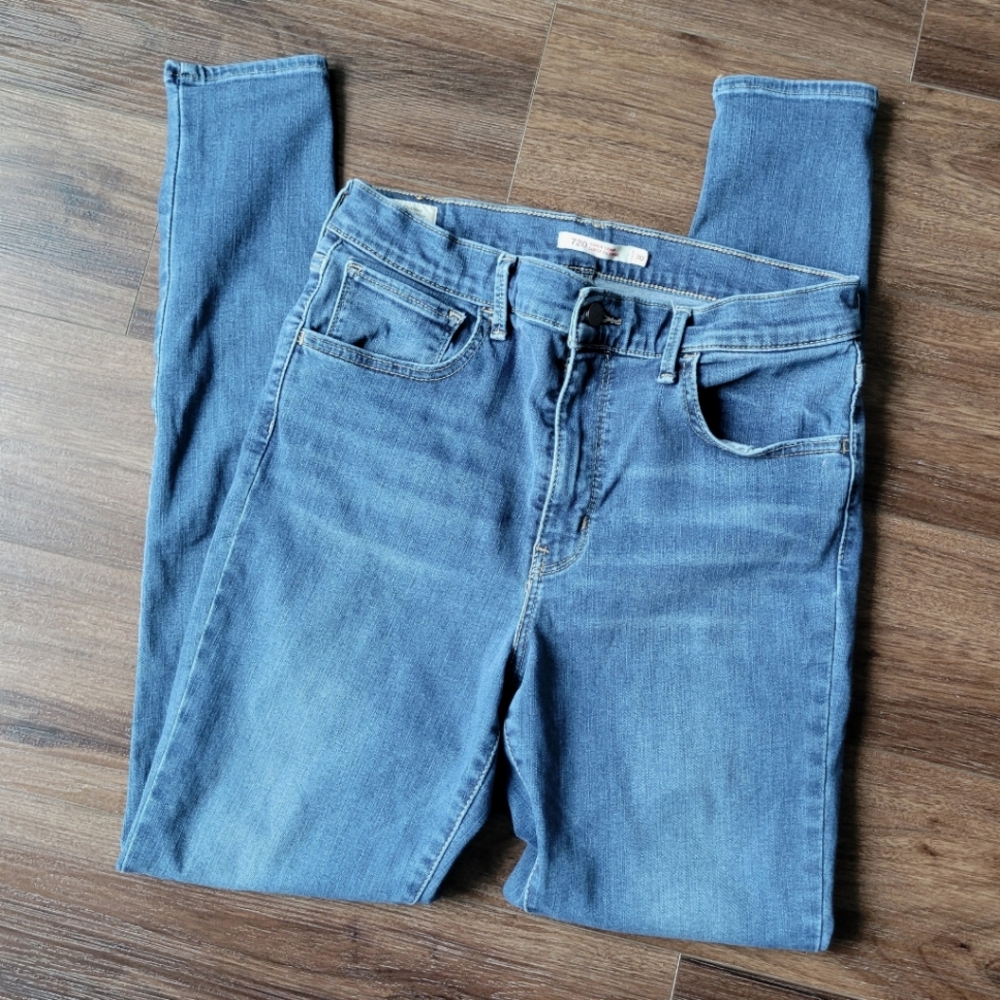 Levis 720 Super Skinny Jeans
